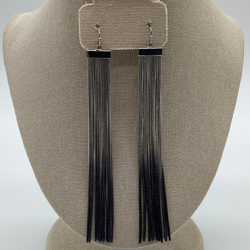 185. Silver & Black Gradient Rope Earrings EUC